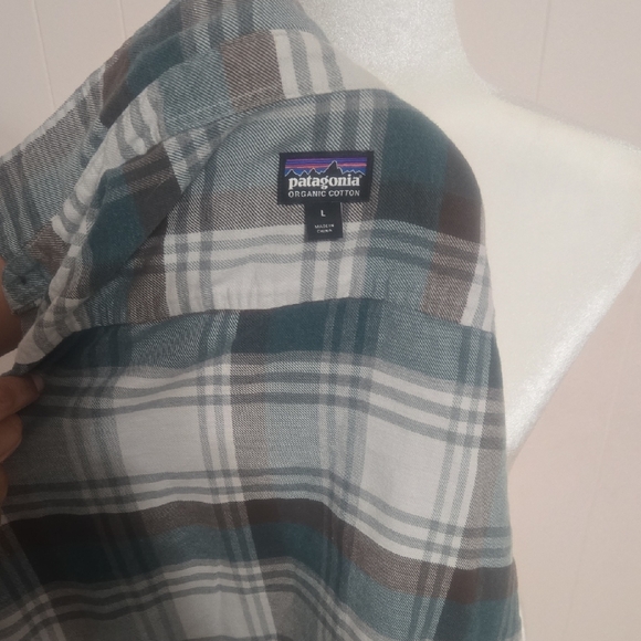 Patagonia Blue and White Casual Button Down Shirt - Picture 3 of 5